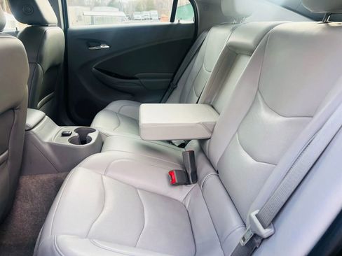 Used 2017 Chevrolet Volt LT w/ Comfort Package image 26