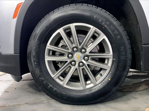 Used 2023 Chevrolet Traverse LT image 9