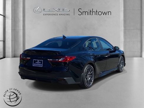 Used 2025 Toyota Camry SE image 5