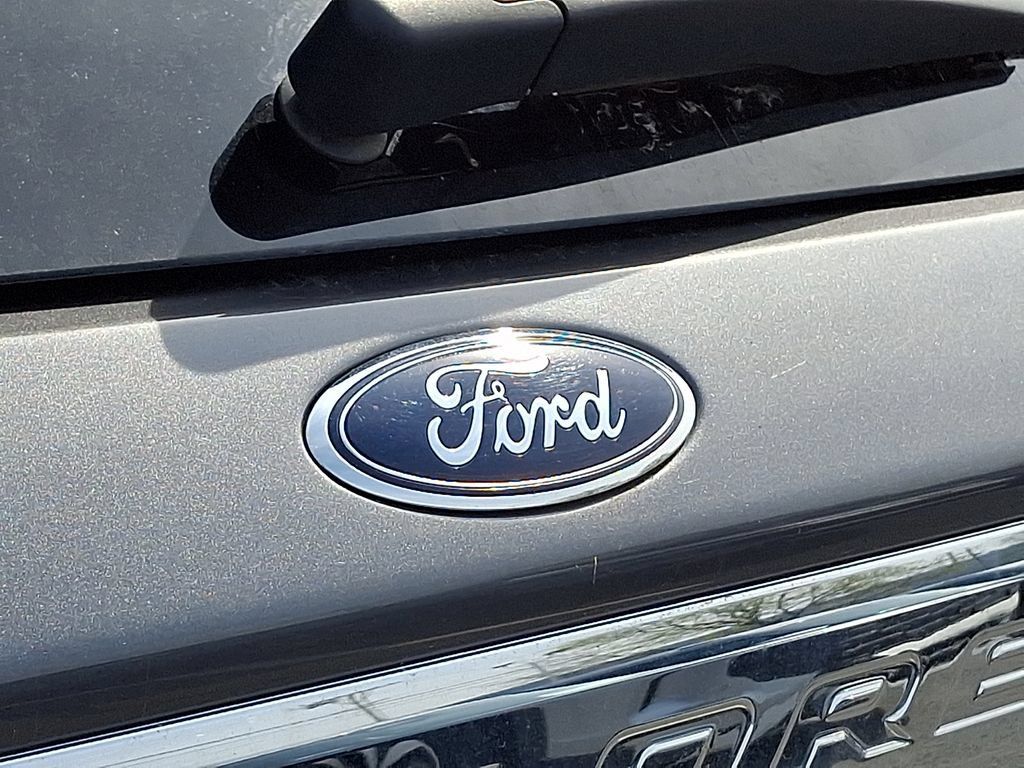 Used 2023 Ford Explorer XLT w/ Equipment Group 202A AWD/4WD image 29