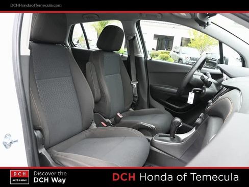 Used 2020 Chevrolet Trax LS image 20