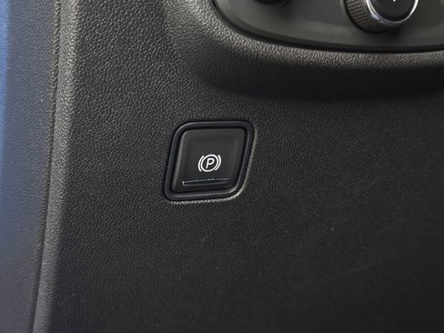 Used 2024 GMC Terrain SLT image 23