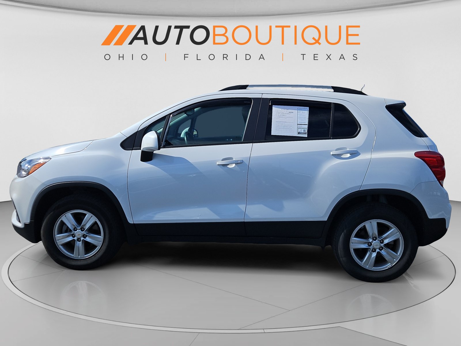 Used 2021 Chevrolet Trax LT w/ LT Convenience Package AWD/4WD image 2