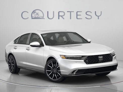 Used 2023 Honda Accord Touring image 7