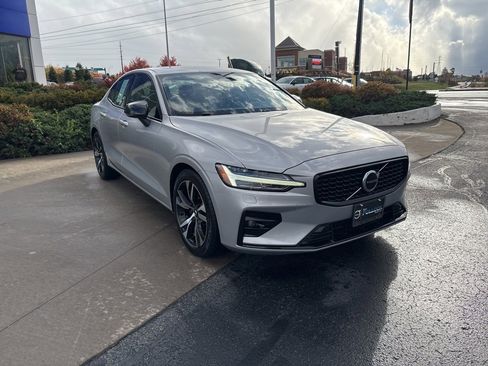 Certified 2025 Volvo S60 B5 Core image 3