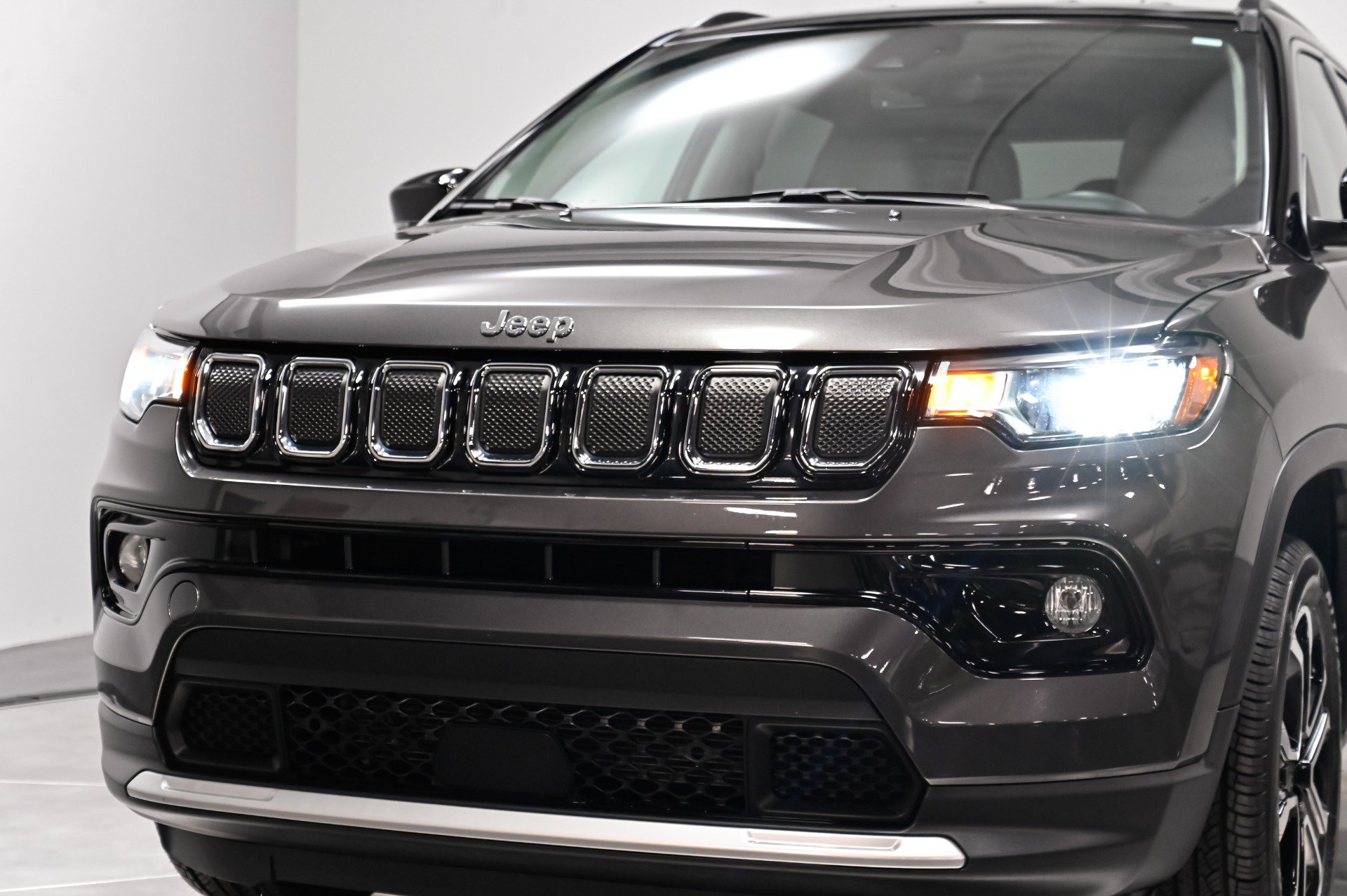 Used 2022 Jeep Compass Limited AWD/4WD image 36