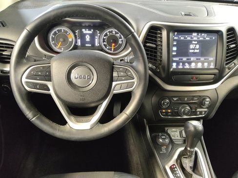 Used 2018 Jeep Cherokee Latitude Plus image 22