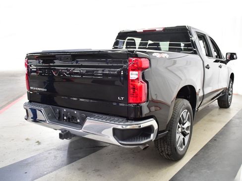Used 2024 Chevrolet Silverado 1500 LT AWD/4WD image 7
