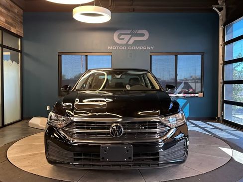 Used 2023 Volkswagen Jetta SE FWD image 8