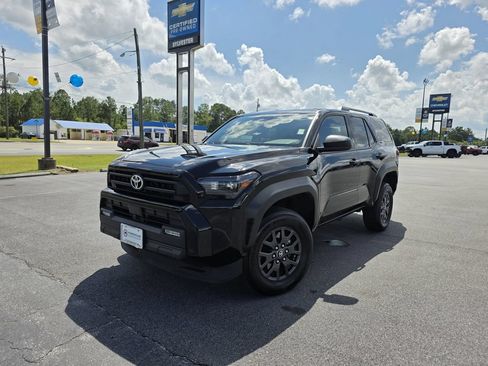 Used 2025 Toyota 4Runner SR5 AWD/4WD image 2
