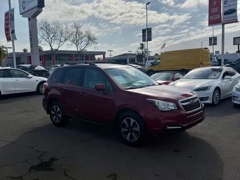 Used 2018 Subaru Forester 2.5i Premium w/ All-Weather Package image 4