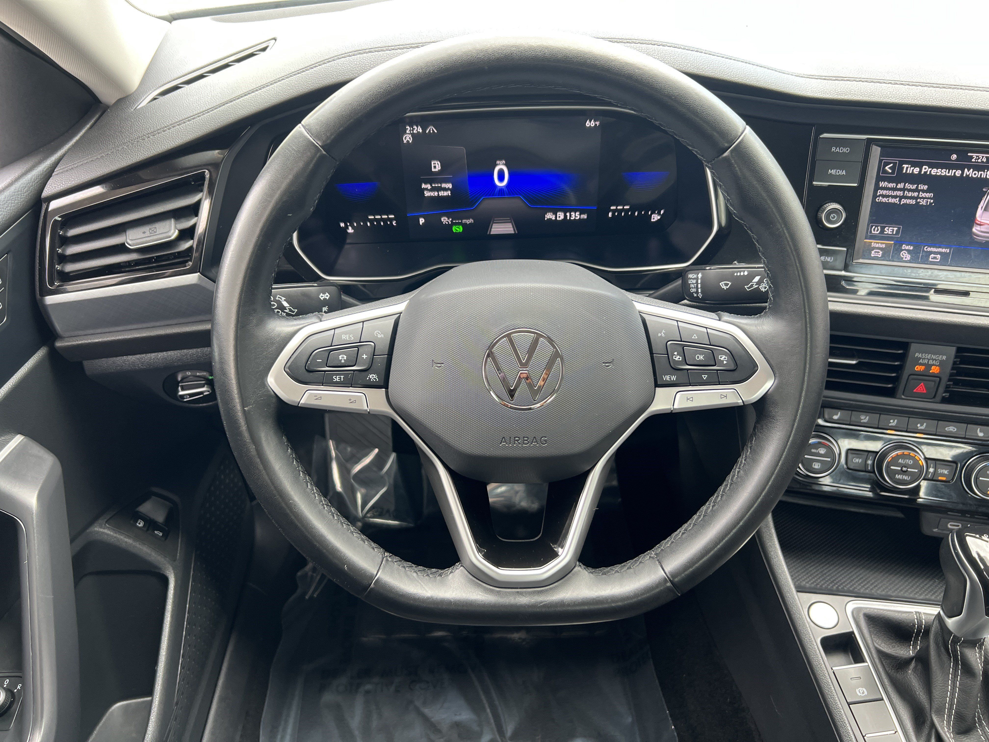 Used 2024 Volkswagen Jetta SE FWD image 25