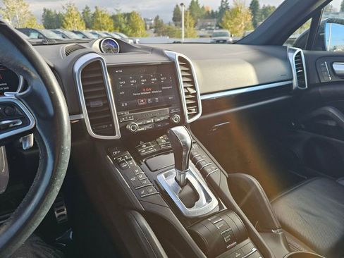 Used 2017 Porsche Cayenne S image 30