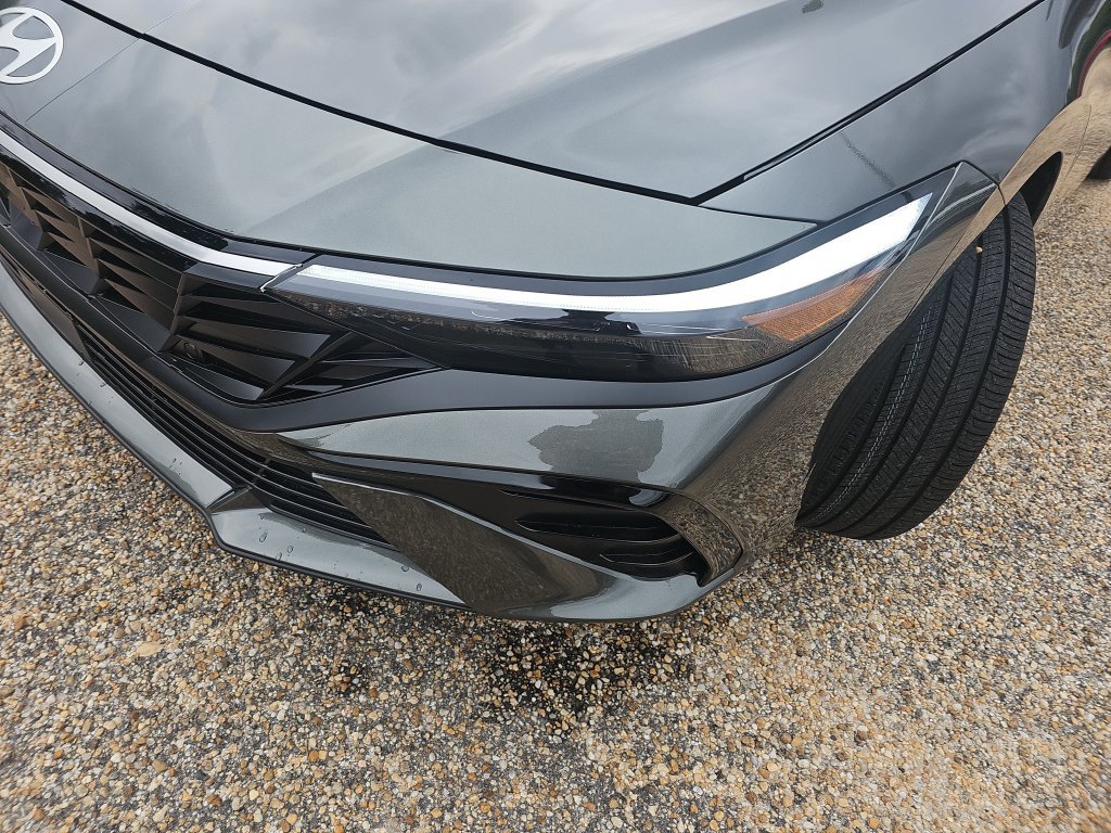 New 2026 Hyundai Elantra Limited FWD image 25