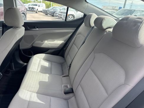 Used 2017 Hyundai Elantra SE FWD image 14