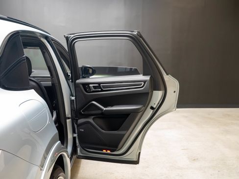 Certified 2022 Porsche Cayenne GTS AWD/4WD image 39