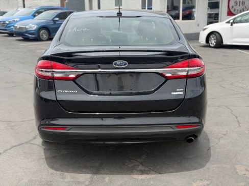 Used 2018 Ford Fusion SE w/ Equipment Group 201A FWD image 4