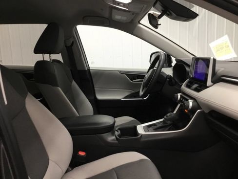 Used 2025 Toyota RAV4 XLE AWD/4WD image 19