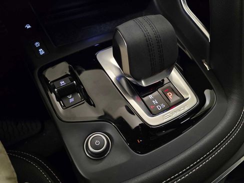 Used 2024 Jaguar E-PACE R-Dynamic SE image 36