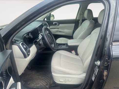 Used 2022 Kia Sorento S FWD image 9