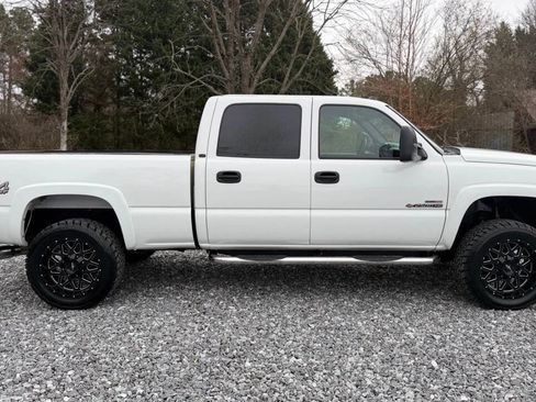 Used 2005 Chevrolet Silverado 2500 LT w/ Heavy-Duty Power Package image 9