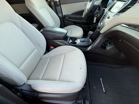 Used 2018 Hyundai Santa Fe SE image 10