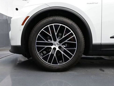 Certified 2025 Porsche Macan Electric RWD image 6