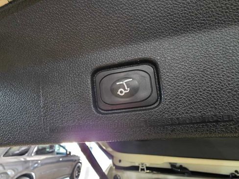 Used 2018 Ford Explorer XLT w/ Equipment Group 202A image 23