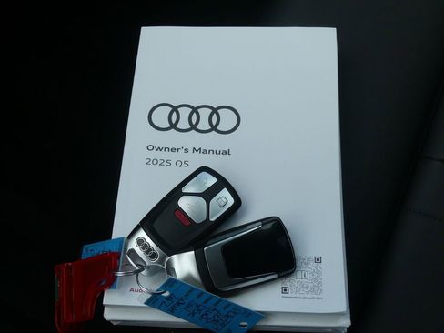Used 2025 Audi Q5 e Premium Plus w/ Premium Plus Package image 5