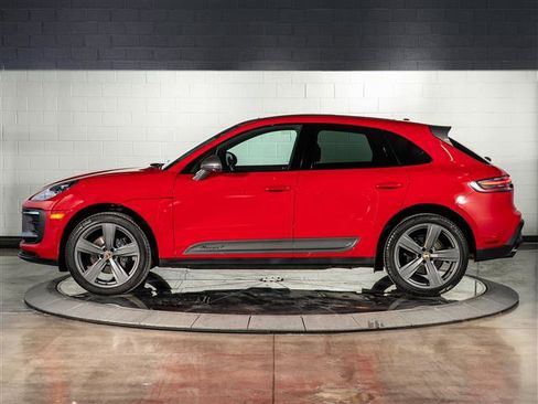 Used 2025 Porsche Macan Turbo image 2