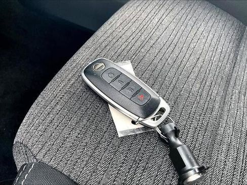 Certified 2023 Nissan Rogue SV FWD image 14