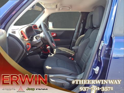 Used 2018 Jeep Renegade Latitude AWD/4WD image 13
