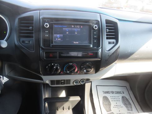 Used 2015 Toyota Tacoma PreRunner image 13