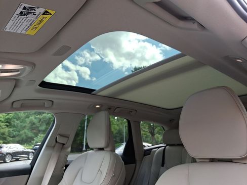 Used 2022 Volvo XC60 B5 Inscription w/ Advanced Package FWD image 19