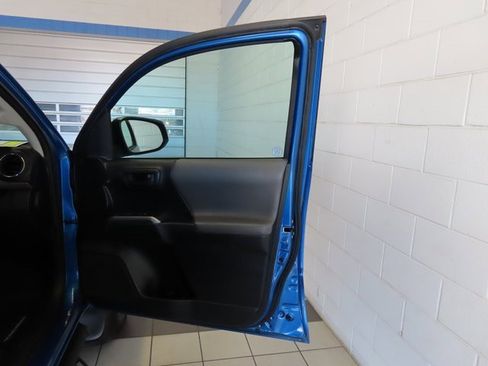 Used 2018 Toyota Tacoma SR5 image 25