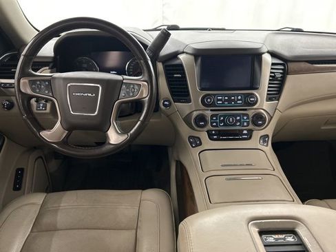 Used 2020 GMC Yukon Denali w/ Denali Premium Package image 25