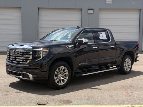 Used 2025 GMC Sierra 1500 Denali w/ Technology Package AWD/4WD image 7