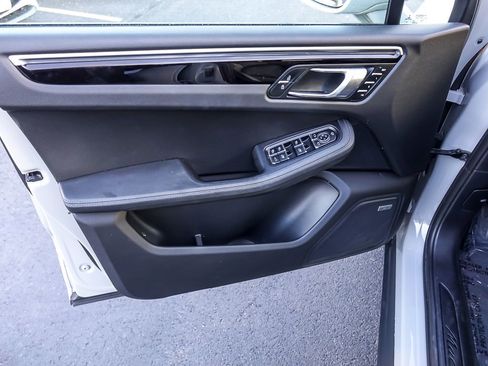 Used 2023 Porsche Macan image 24