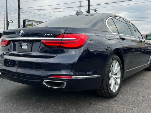 Used 2016 BMW 740i image 7