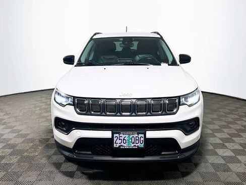 Used 2022 Jeep Compass Latitude AWD/4WD image 3