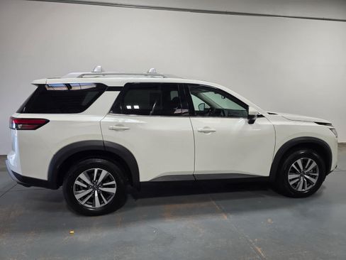 Used 2023 Nissan Pathfinder SL AWD/4WD image 7