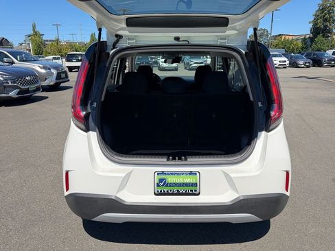 Used 2025 Kia Soul LX FWD image 22
