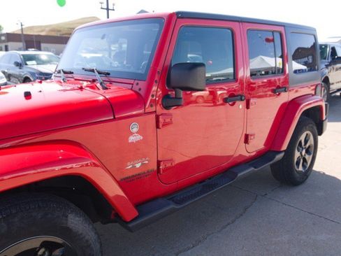 Used 2017 Jeep Wrangler Unlimited Sahara AWD/4WD image 7