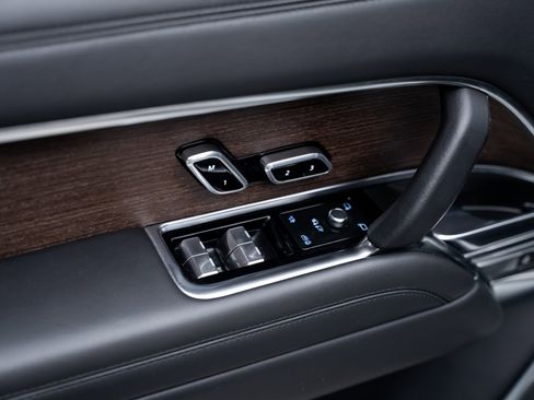 Used 2023 Land Rover Range Rover SE image 52