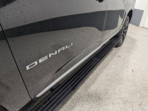 Used 2023 GMC Yukon XL Denali w/ Advanced Technology Package AWD/4WD image 9