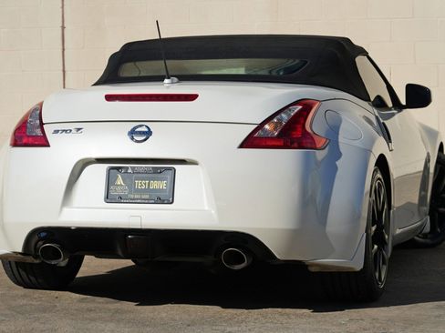 Used 2010 Nissan 370Z Touring RWD image 4