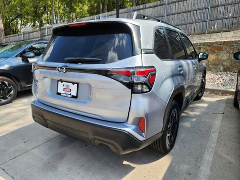 Used 2025 Subaru Forester Premium AWD/4WD image 4