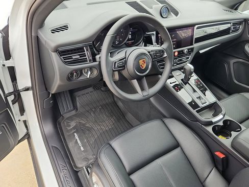 New 2026 Porsche Macan image 4