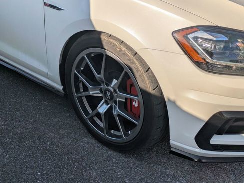 Used 2019 Volkswagen Golf R 4-Door AWD/4WD image 7