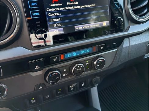 Used 2016 Toyota Tacoma TRD Sport w/ Premium & Technology Package RWD image 12